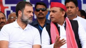 पेपर लीक मुद्दे पर सियासत तेज, राहुल-अखिलेश के तेवर से यूपी की राजनीति में बढ़ी हलचल